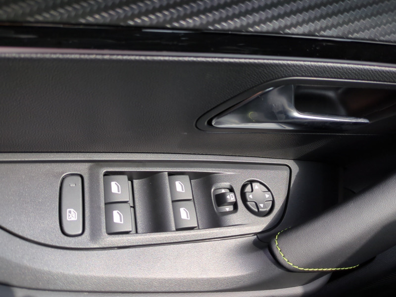 Photo 16 de l'offre de PEUGEOT 2008 1.2 HYBRID 136CH GT E-DCS6 - 23 % à 27999€ chez Automobiles 25