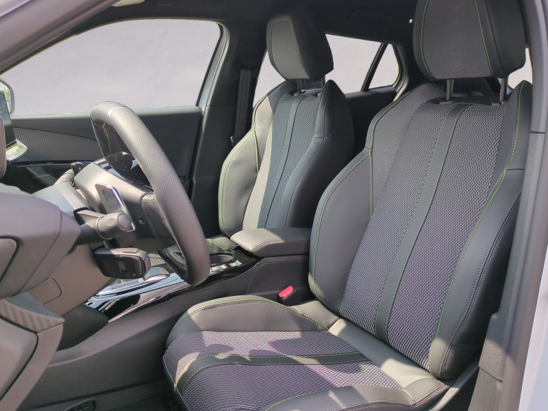 Photo 4 de l'offre de PEUGEOT 2008 1.2 HYBRID 136CH GT E-DCS6 - 23 % à 27999€ chez Automobiles 25