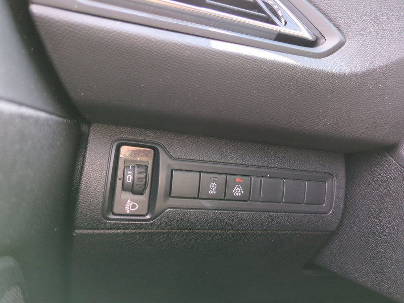 Photo 16 de l'offre de PEUGEOT 308 SW 1.5 BLUEHDI 130CH S&S ALLURE EAT6 à 12990€ chez Automobiles 25