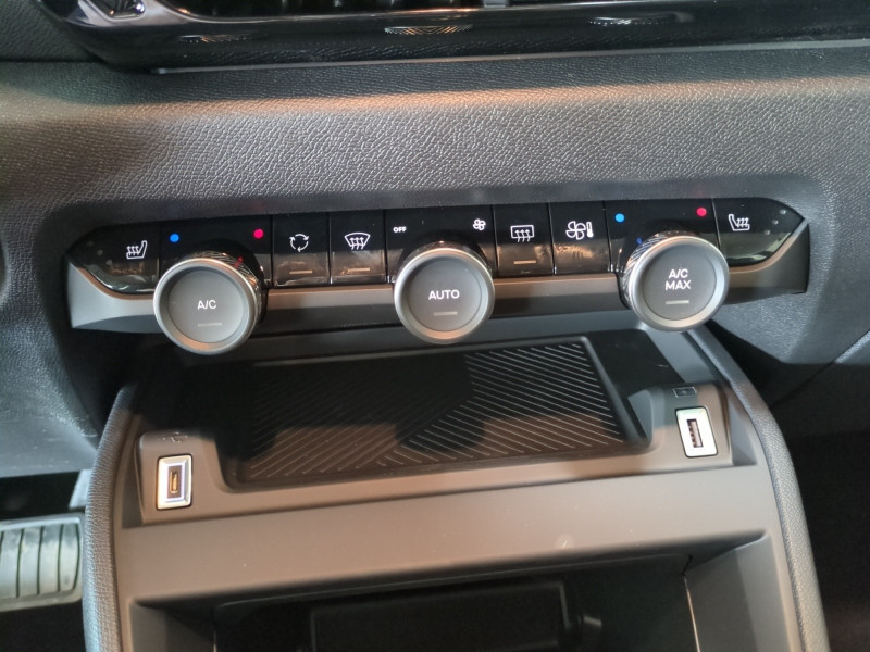 Photo 17 de l'offre de CITROEN C4 1.2 HYBRIDE 145CH S&S PLUS AUTOMATIQUE - 30 % à 22799€ chez Automobiles 25