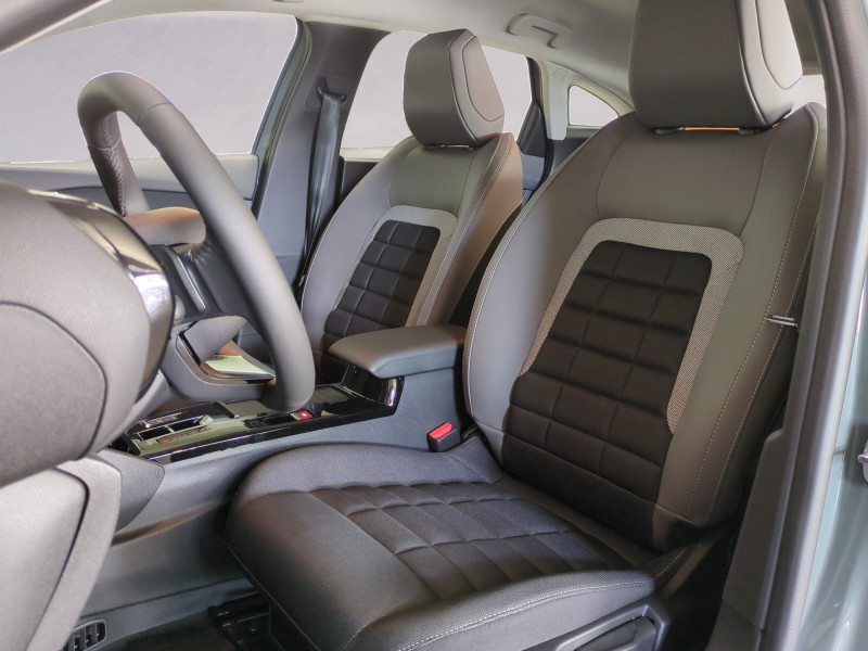 Photo 4 de l'offre de CITROEN C4 1.2 HYBRIDE 145CH S&S PLUS AUTOMATIQUE - 30 % à 22799€ chez Automobiles 25