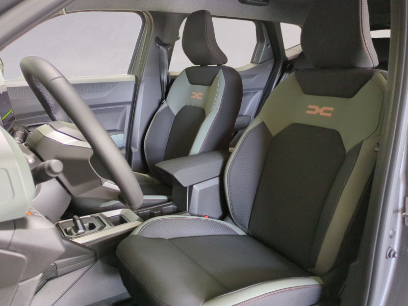 Photo 4 de l'offre de DACIA DUSTER 1.6 HYBRID 140CH EXTREME - 4 % à 28999€ chez Automobiles 25