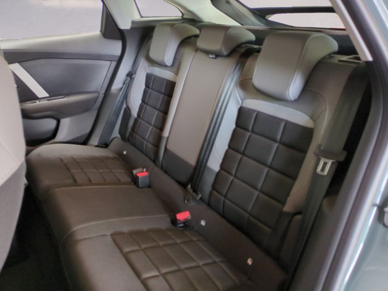 Photo 5 de l'offre de CITROEN C4 1.2 HYBRIDE 145CH S&S PLUS AUTOMATIQUE - 30 % à 22799€ chez Automobiles 25