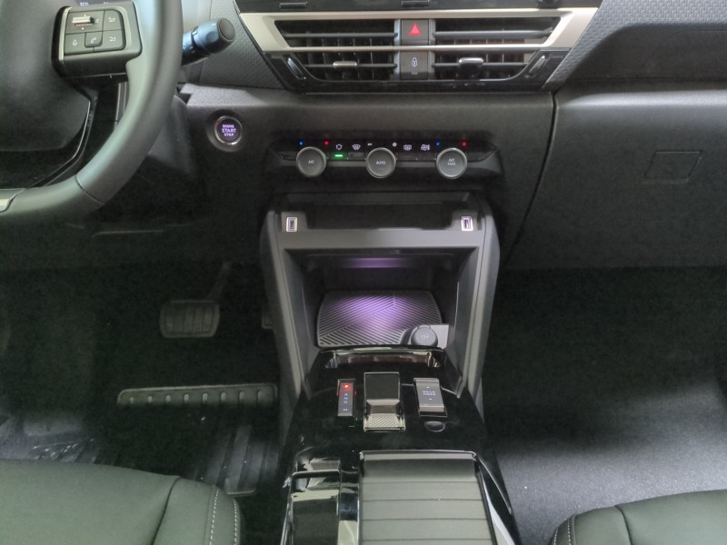Photo 8 de l'offre de CITROEN C4 1.2 HYBRIDE 136CH S&S MAX AUTOMATIQUE - 26 % à 24799€ chez Automobiles 25