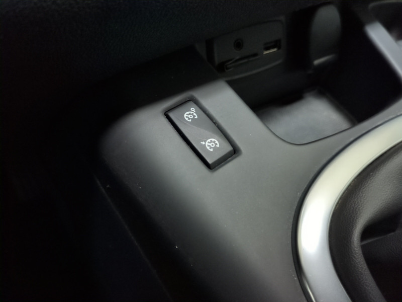 Photo 10 de l'offre de RENAULT SCENIC III 1.6 DCI 130CH ENERGY BOSE EURO6 2015 à 10900€ chez Automobiles 25