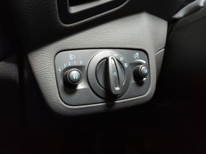 Photo 17 de l'offre de FORD KUGA 1.5 TDCI 120CH STOP&START TITANIUM 4X2 EURO6.2 à 13590€ chez Automobiles 25