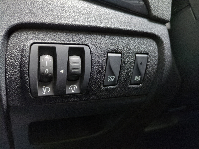 Photo 15 de l'offre de RENAULT SCENIC III 1.6 DCI 130CH ENERGY BOSE EURO6 2015 à 10900€ chez Automobiles 25