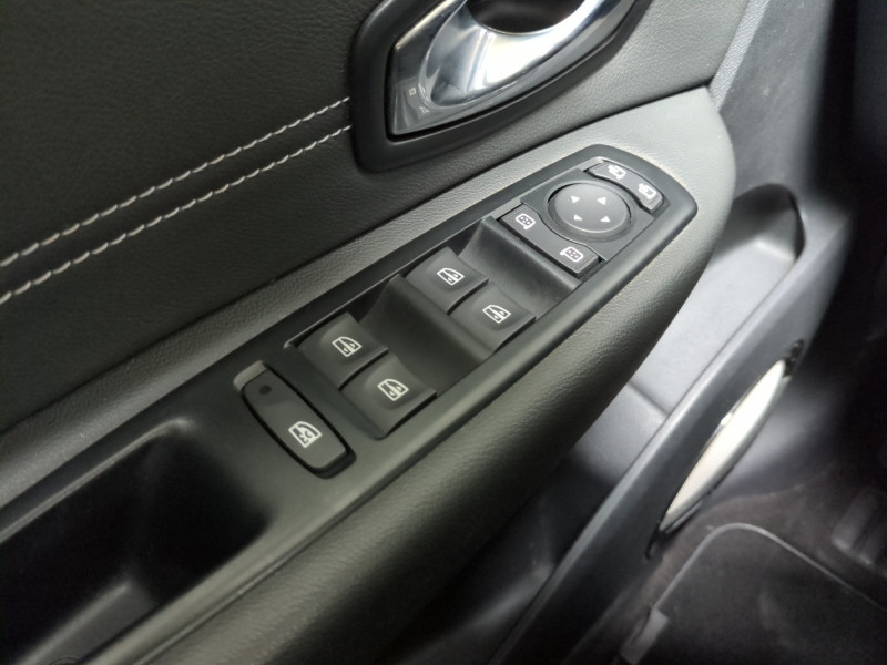 Photo 9 de l'offre de RENAULT SCENIC III 1.6 DCI 130CH ENERGY BOSE EURO6 2015 à 10900€ chez Automobiles 25