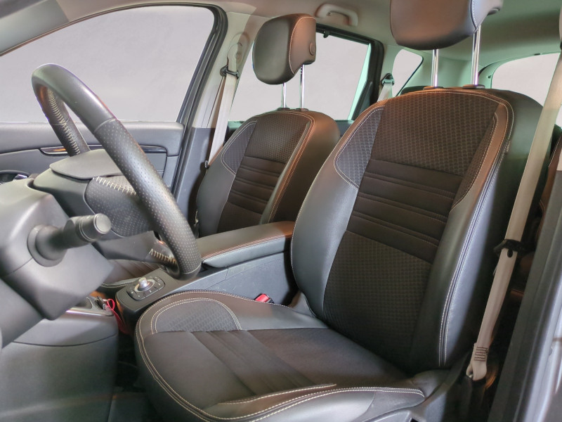 Photo 4 de l'offre de RENAULT SCENIC III 1.6 DCI 130CH ENERGY BOSE EURO6 2015 à 10900€ chez Automobiles 25