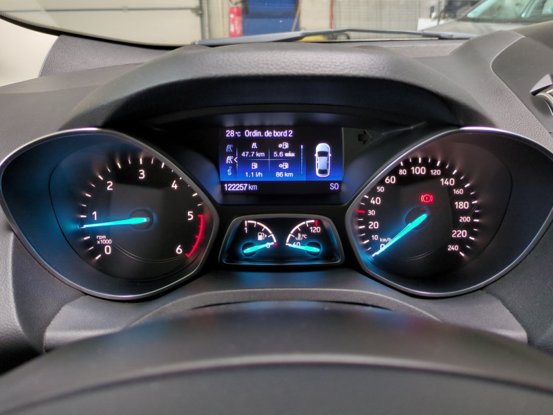 Photo 7 de l'offre de FORD KUGA 1.5 TDCI 120CH STOP&START TITANIUM 4X2 EURO6.2 à 13590€ chez Automobiles 25