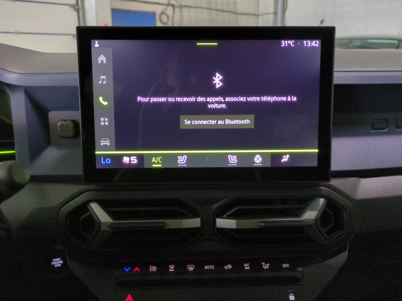 Photo 11 Dacia DUSTER 1.2 TCE MILD HYBRID 130CH JOURNEY -12% Hybride VERT CEDRE en vente chez Automobiles 25 Photo 11 de l'offre de DACIA DUSTER 1.2 TCE MILD HYBRID 130CH JOURNEY -12% à 23999€ chez Automobiles 25