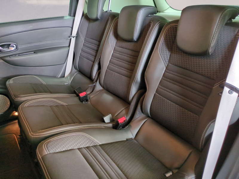 Photo 5 de l'offre de RENAULT SCENIC III 1.6 DCI 130CH ENERGY BOSE EURO6 2015 à 10900€ chez Automobiles 25