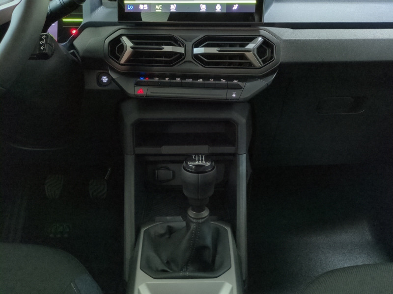 Photo 8 Dacia DUSTER 1.2 TCE MILD HYBRID 130CH JOURNEY -12% Hybride VERT CEDRE en vente chez Automobiles 25 Photo 8 de l'offre de DACIA DUSTER 1.2 TCE MILD HYBRID 130CH JOURNEY -12% à 23999€ chez Automobiles 25