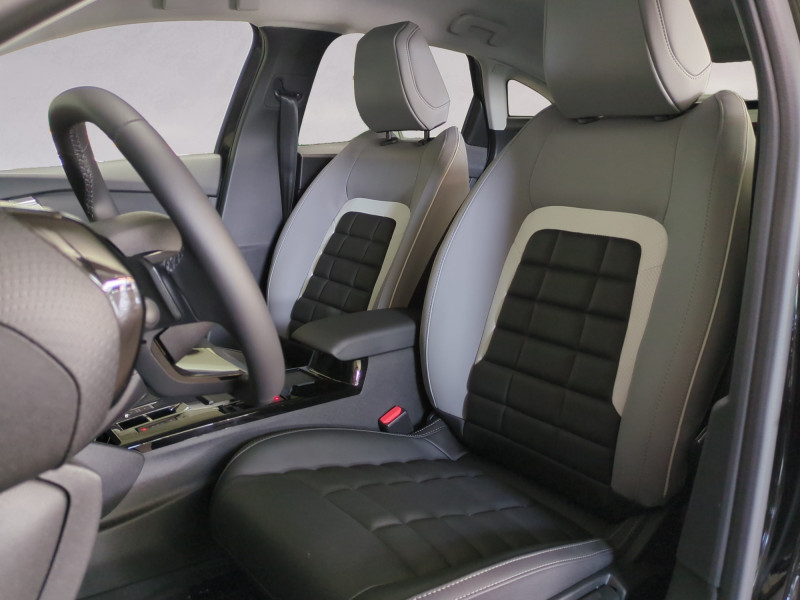 Photo 4 de l'offre de CITROEN C4 1.2 HYBRIDE 136CH S&S MAX AUTOMATIQUE - 26 % à 24799€ chez Automobiles 25