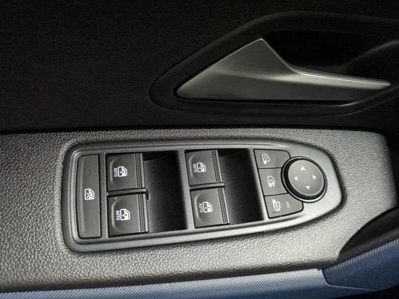 Photo 17 de l'offre de DACIA DUSTER 1.2 TCE MILD HYBRID 130CH JOURNEY à 25999€ chez Automobiles 25