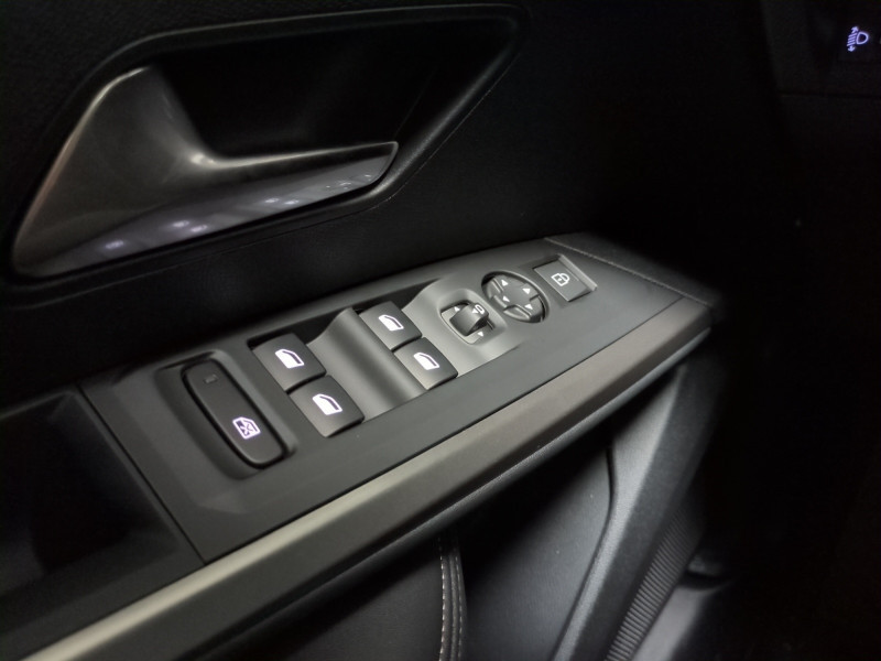 Photo 18 de l'offre de PEUGEOT 3008 1.2 HYBRID 145CH ALLURE E-DCS6 - 25 % à 32999€ chez Automobiles 25