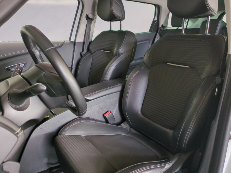 Photo 4 de l'offre de RENAULT GRAND SCENIC IV 1.5 DCI 110CH ENERGY INTENS EDC à 16490€ chez Automobiles 25