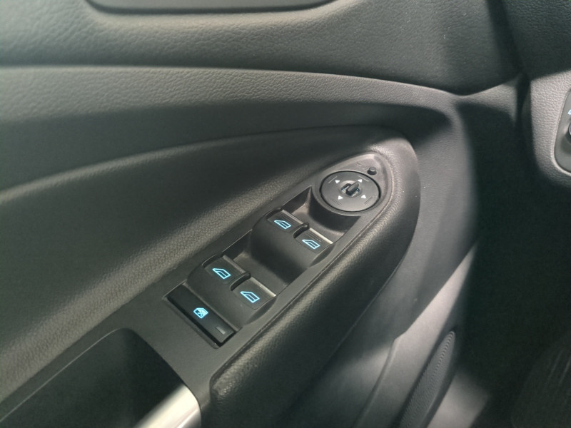Photo 19 de l'offre de FORD KUGA 2.0 TDCI 150CH STOP&START TITANIUM 4X2 à 14990€ chez Automobiles 25