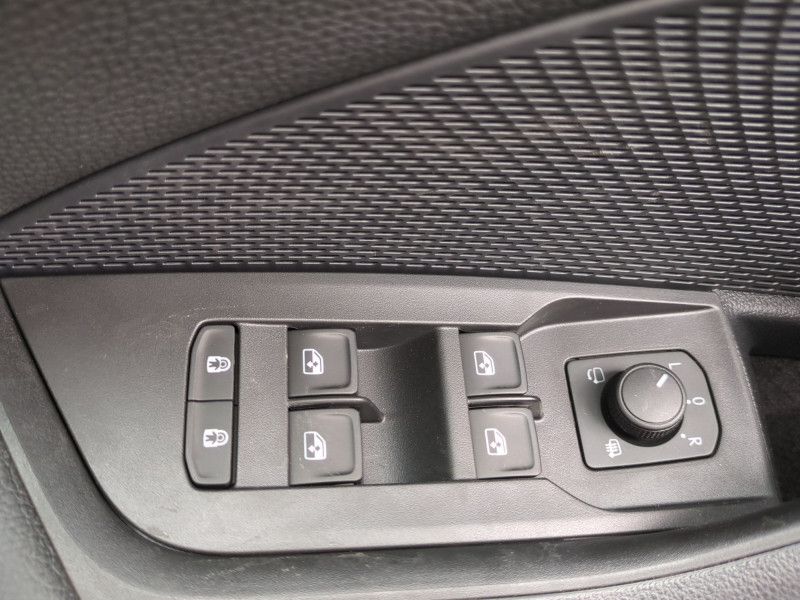 Photo 16 de l'offre de SKODA OCTAVIA COMBI 2.0 TDI SCR 150CH SELECTION DSG7 - 29 % à 30999€ chez Automobiles 25