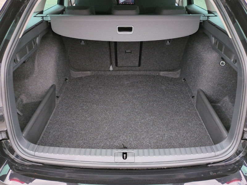 Photo 18 de l'offre de SKODA OCTAVIA COMBI 2.0 TDI SCR 150CH SELECTION DSG7 - 29 % à 30999€ chez Automobiles 25