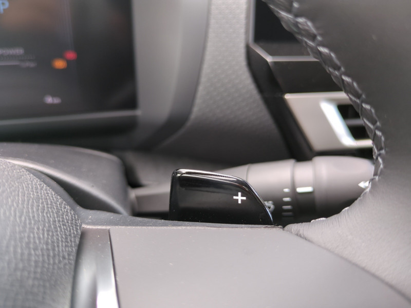 Photo 16 de l'offre de CITROEN C4 1.2 HYBRIDE 145CH S&S MAX AUTOMATIQUE - 31 % à 23999€ chez Automobiles 25