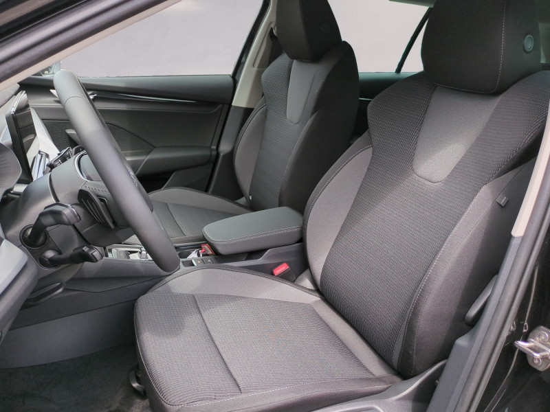 Photo 4 de l'offre de SKODA OCTAVIA COMBI 2.0 TDI SCR 150CH SELECTION DSG7 - 29 % à 30999€ chez Automobiles 25