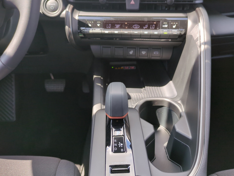 Photo 8 de l'offre de TOYOTA C-HR 1.8 140CH DESIGN MY25 - 21 % à 29499€ chez Automobiles 25