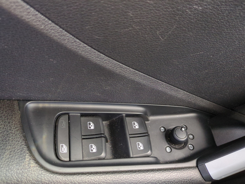 Photo 16 de l'offre de AUDI Q2 1.6 TDI 116CH DESIGN à 16490€ chez Automobiles 25