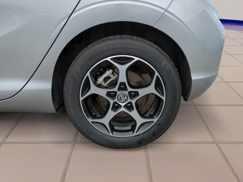 Photo 20 de l'offre de MG MOTOR MG3 HYBRID+ 195CH LUXURY à 19498€ chez Automobiles 25