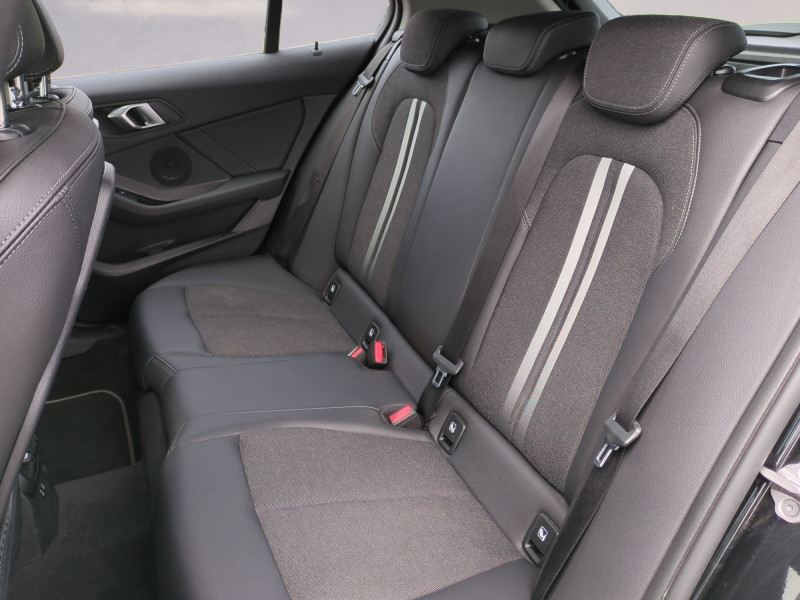 Photo 7 de l'offre de BMW SERIE 1 (F40) 118I 136CH EDITION SPORT à 23990€ chez Automobiles 25
