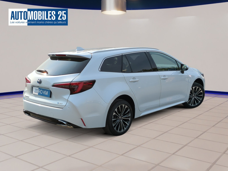 Photo 2 de l'offre de TOYOTA COROLLA TOURING SPT 1.8 140CH DESIGN MY25 - 24 % à 29999€ chez Automobiles 25