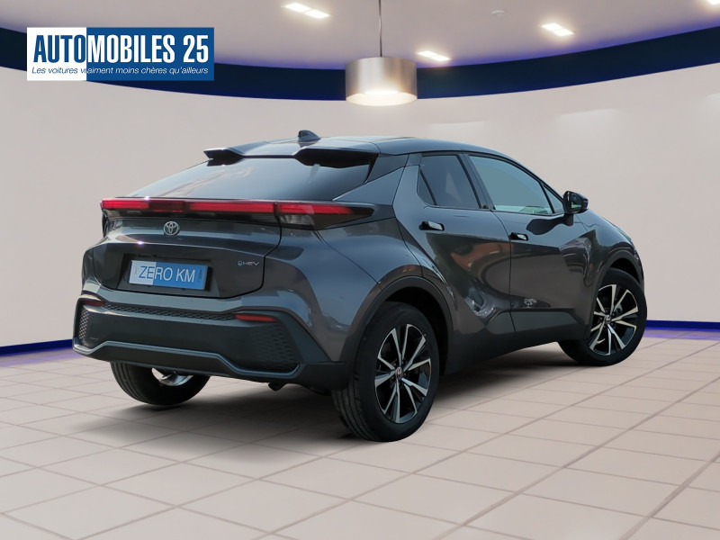 Photo 2 de l'offre de TOYOTA C-HR 1.8 140CH DESIGN MY25 - 22 % à 29499€ chez Automobiles 25