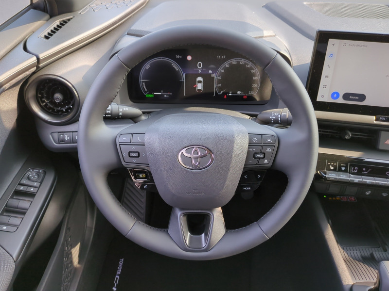 Photo 6 de l'offre de TOYOTA C-HR 1.8 140CH DESIGN MY25 - 22 % à 29499€ chez Automobiles 25