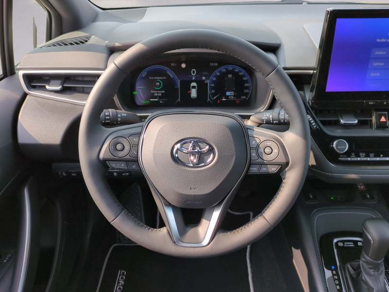 Photo 6 de l'offre de TOYOTA COROLLA TOURING SPT 1.8 140CH DESIGN MY25 - 24 % à 29999€ chez Automobiles 25