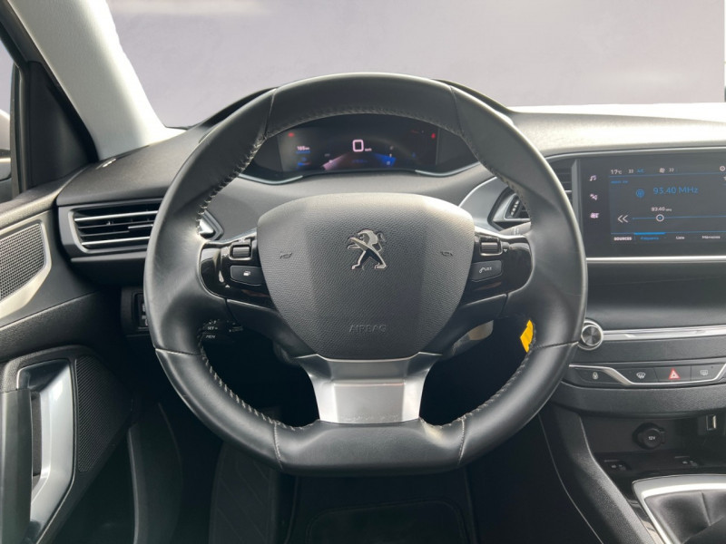 Photo 6 de l'offre de PEUGEOT 308 1.2 PURETECH 110CH S&S ACTIVE à 11890€ chez Automobiles 25