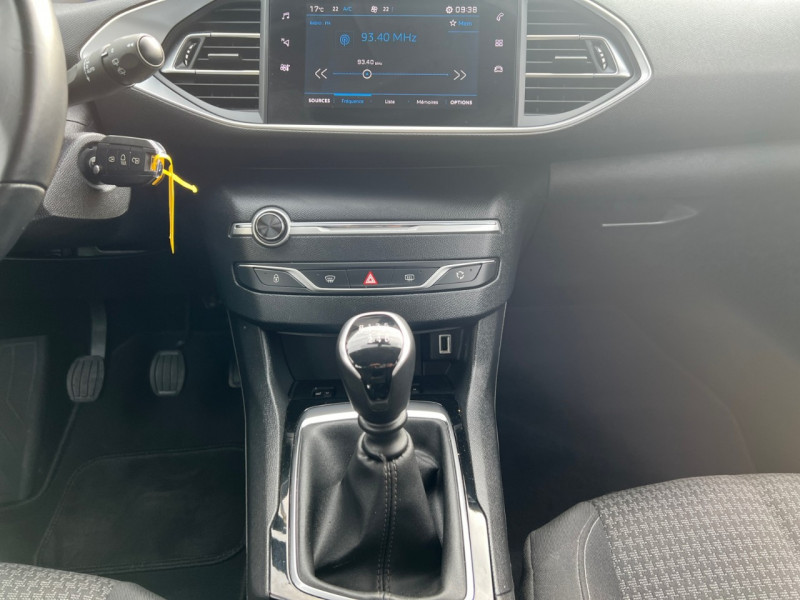 Photo 8 de l'offre de PEUGEOT 308 1.2 PURETECH 110CH S&S ACTIVE à 11890€ chez Automobiles 25