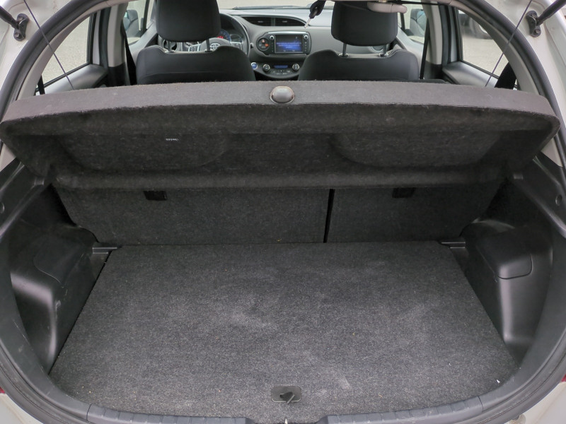 Photo 18 de l'offre de TOYOTA YARIS HSD 100H BUSINESS 5P à 12490€ chez Automobiles 25