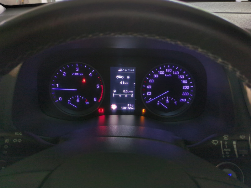 Photo 12 de l'offre de HYUNDAI TUCSON 2.0 CRDI 136CH CREATIVE 4WD à 14990€ chez Automobiles 25
