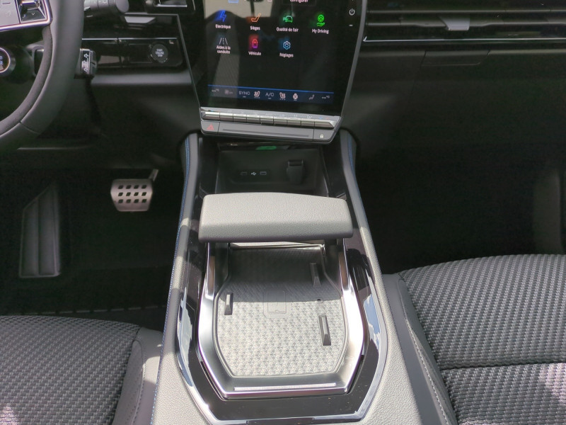 Photo 10 de l'offre de RENAULT AUSTRAL 1.2 E-TECH FULL HYBRID 200CH TECHNO ESPRIT ALPINE - 20 % à 37999€ chez Automobiles 25