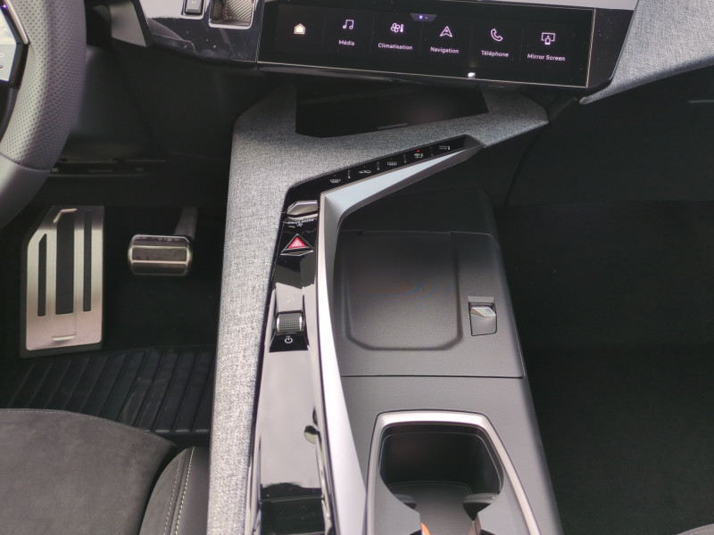 Photo 14 de l'offre de PEUGEOT 3008 1.2 HYBRID 145CH GT E-DCS6 - 24 % à 37699€ chez Automobiles 25