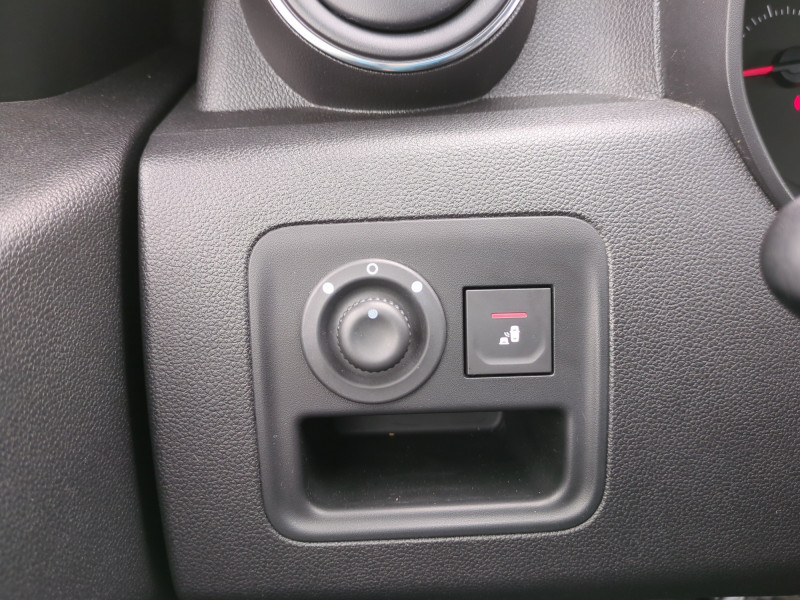 Photo 16 Dacia DUSTER 1.3 TCE 130CH FAP TECHROAD 4X2 Essence ROUGE en vente chez Automobiles 25 Photo 16 de l'offre de DACIA DUSTER 1.3 TCE 130CH FAP TECHROAD 4X2 à 12990€ chez Automobiles 25