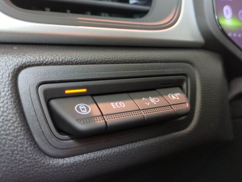 Photo 17 de l'offre de RENAULT CAPTUR II 1.0 TCE 90CH EVOLUTION - 27 % à 20399€ chez Automobiles 25