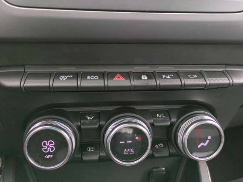 Photo 15 Dacia DUSTER 1.3 TCE 130CH FAP TECHROAD 4X2 Essence ROUGE en vente chez Automobiles 25 Photo 15 de l'offre de DACIA DUSTER 1.3 TCE 130CH FAP TECHROAD 4X2 à 12990€ chez Automobiles 25