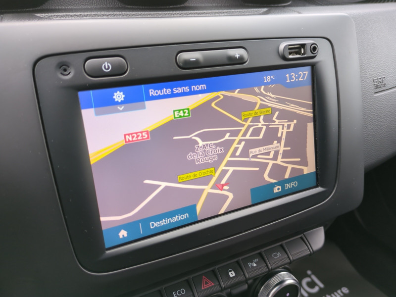 Photo 9 Dacia DUSTER 1.3 TCE 130CH FAP TECHROAD 4X2 Essence ROUGE en vente chez Automobiles 25 Photo 9 de l'offre de DACIA DUSTER 1.3 TCE 130CH FAP TECHROAD 4X2 à 12990€ chez Automobiles 25