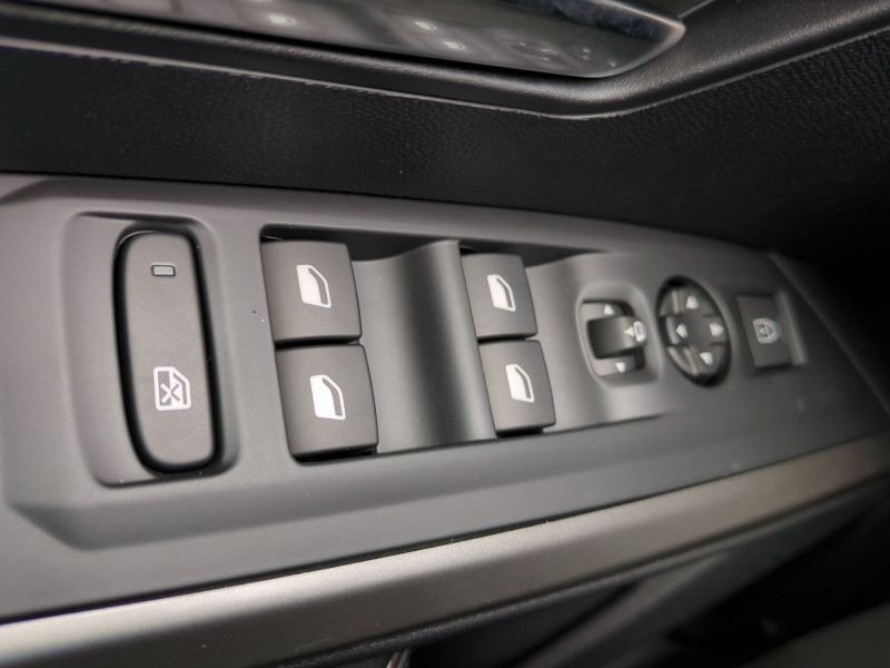 Photo 16 de l'offre de PEUGEOT 5008 HYBRID 145CH ALLURE E-DCS6 - 20 % à 34999€ chez Automobiles 25