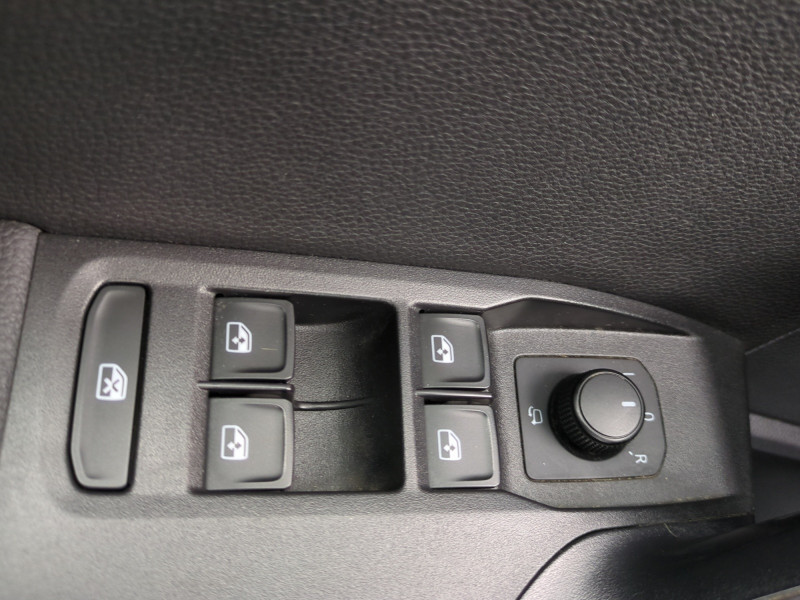 Photo 18 de l'offre de SEAT ARONA 1.0 ECOTSI 115CH START/STOP FR DSG à 15490€ chez Automobiles 25
