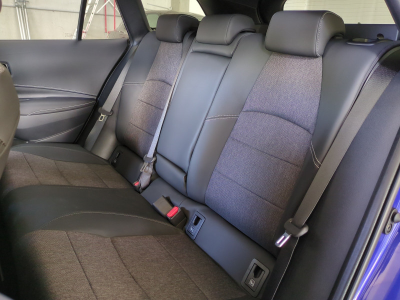 Photo 6 de l'offre de TOYOTA COROLLA TOURING SPT 1.8 140CH DESIGN MY25 -24% à 29999€ chez Automobiles 25
