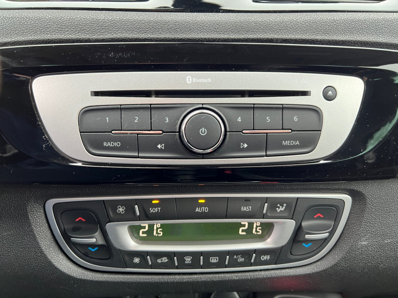 Photo 10 de l'offre de RENAULT GRAND SCENIC III 1.2 TCE 130CH ENERGY BOSE EURO6 7 PLACES 2015 à 9490€ chez Automobiles 25
