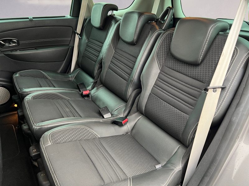 Photo 5 de l'offre de RENAULT GRAND SCENIC III 1.2 TCE 130CH ENERGY BOSE EURO6 7 PLACES 2015 à 9490€ chez Automobiles 25
