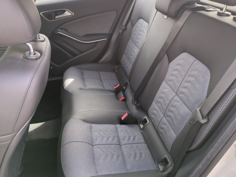 Photo 6 de l'offre de MERCEDES-BENZ GLA 180 D INSPIRATION 7G-DCT à 19900€ chez Automobiles 25